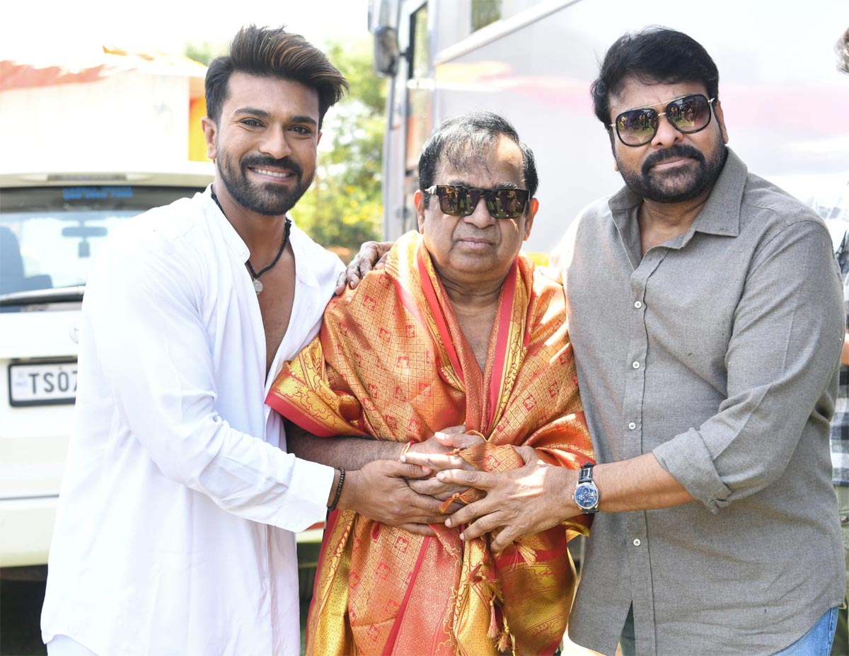 chiranjeevi,ram charan,brahmanandam  బ్రహ్మీని సత్కరించిన చిరు-చరణ్ 