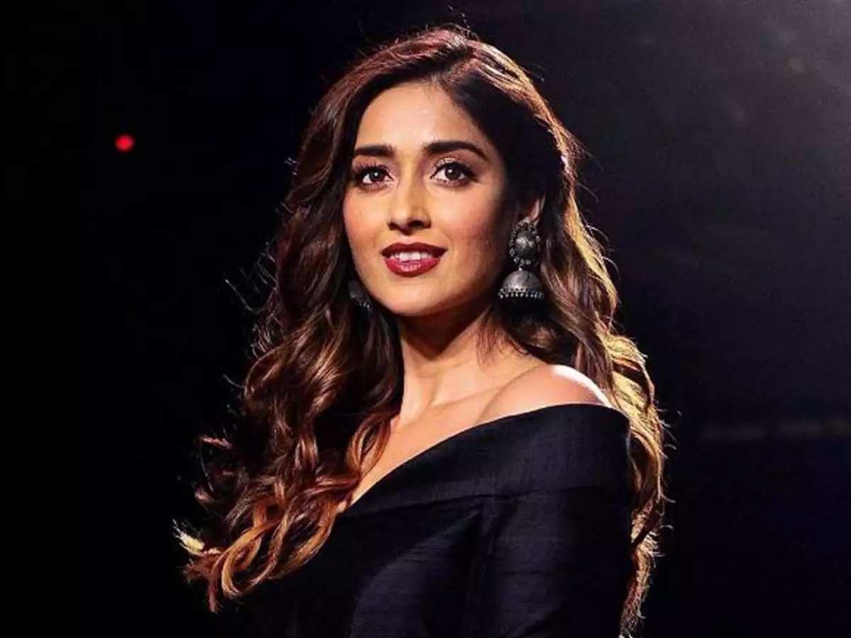 ileana  సినిమాలకి ఫుల్ స్టాప్ పెట్టబోతున్న క్రేజీ తార 