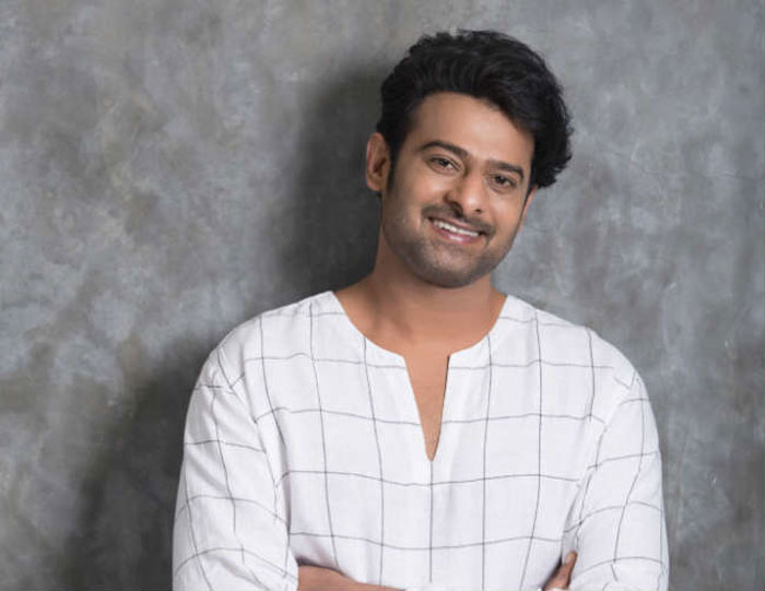 prabhas,crime branch lady police,ahmedabad,birthday  ప్రభాస్ పుట్టినరోజు జరిపిన పోలీస్ భామ!