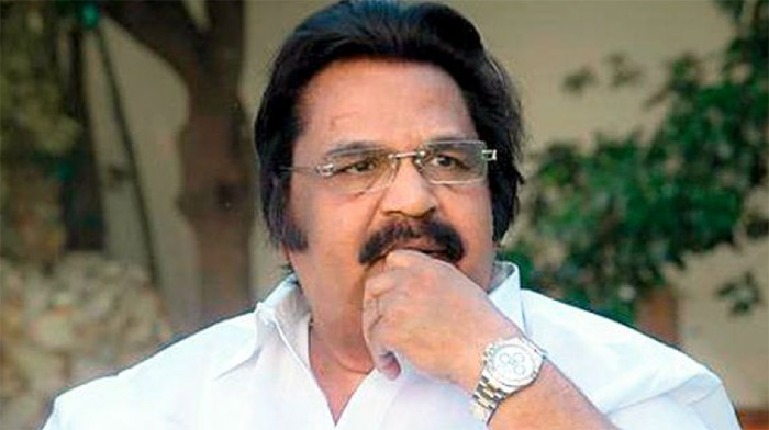 dasari narayana rao,chiranjeevi,balakrishna,mahesh babu,jayasudha,sridevi  నలుగురి కోసం ఆగిన సంతాపసభ..!