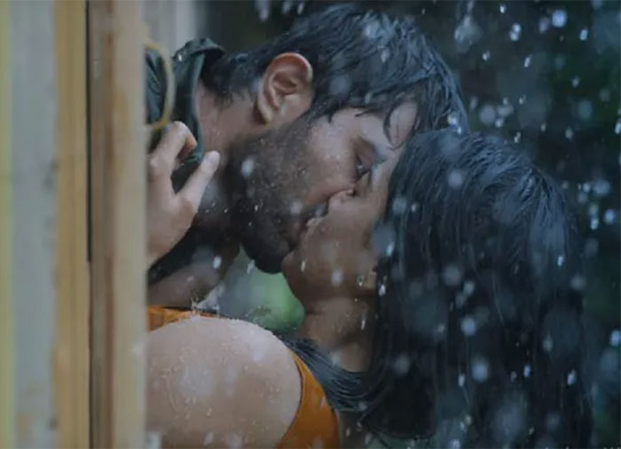 vijay deverakonda,rashmika mandanna,dear comrade,romance scene,highlights  ‘డియర్ కామ్రేడ్’.. తాజా అప్డేట్!