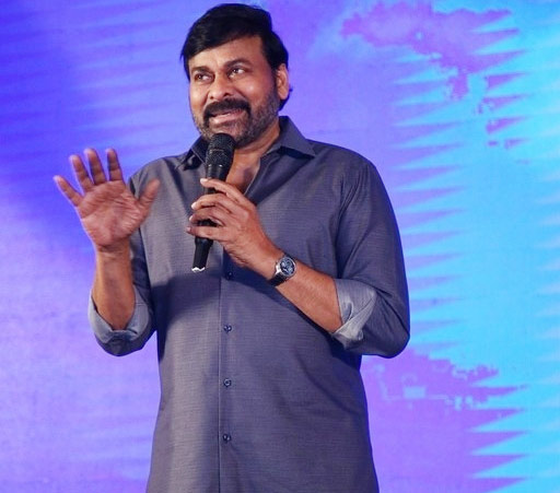 chiranjeevi,mega fans,chiru weight,chiranjeevi new physique  చిరు ఫేస్ లో తగ్గిన గ్లో 