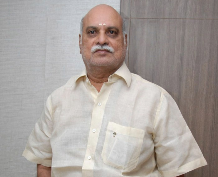 director k raghavendra rao,wanted pandugod,jabardasth,sudigali sudheer,fans,fire  పిచ్చి పిచ్చిగా ఉందా.. దర్శకేంద్రుడు ఫైర్!