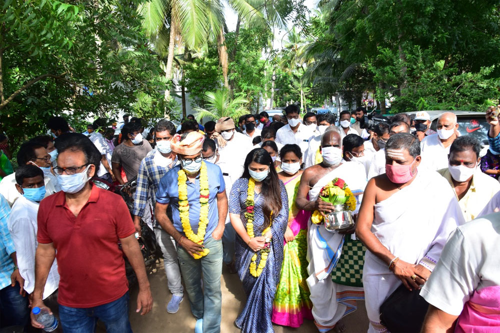 sri bandreddy tirupatinaidu school,sri bandreddy tirupatinaidu school building,director sukumar  సుకుమార్ నిర్మించిన పాఠశాల భవనం ప్రారంభం