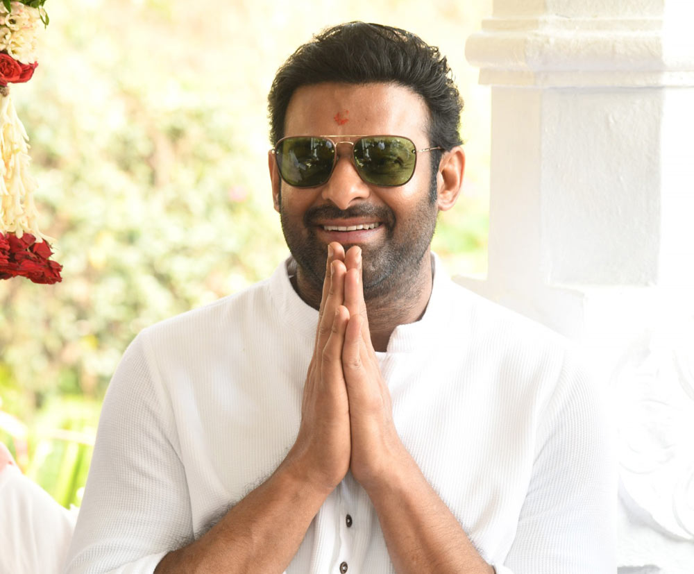 prabhas,double bonanza,prabhas fans,2023,salaar movie,adipurush movie  వచ్చే ఏడాది ప్రభాస్ ఫాన్స్ కి డబుల్ బొనాంజా 