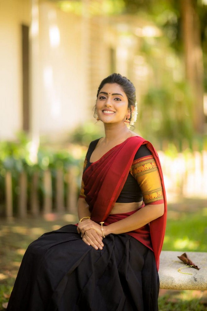 eesha rebba,eesha rebba latest photos,eesha rebba latest glamour look  ట్రెడిషనల్ వేర్ లో ఈషా రెబ్బ 