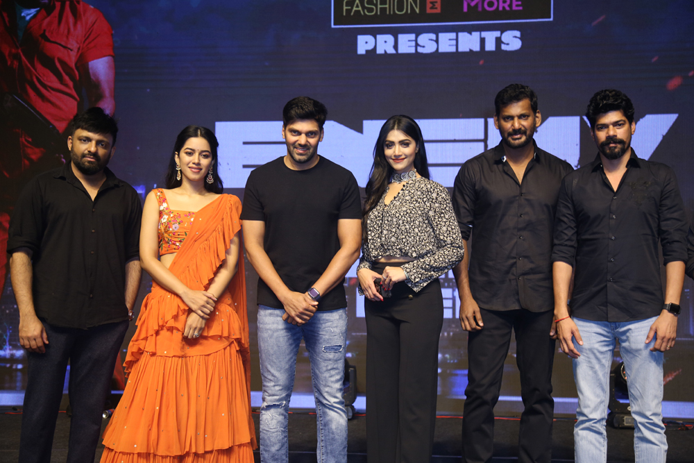 vishal,enemy movie,vishal enemy pre release,aarya,mrunalini,mamatha mohan das,enemy pre release event  1800 మంది పిల్లల బాధ్యత నాదే 