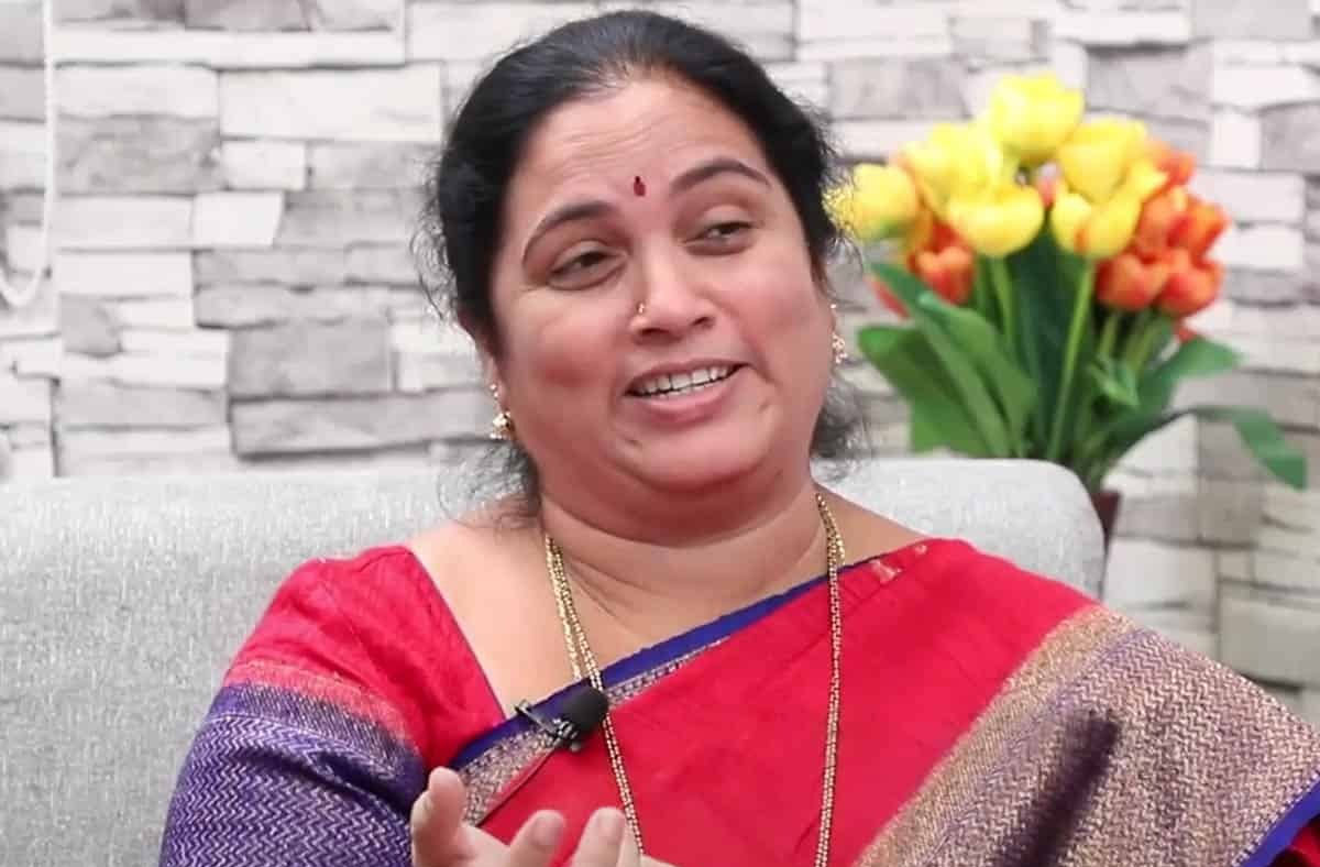 ex tdp mla,shobha hymavathi,quits tdp,tdp party  టీడీపీకి హ్యాండ్ ఇచ్చిన మాజీ ఎమ్మెల్యే