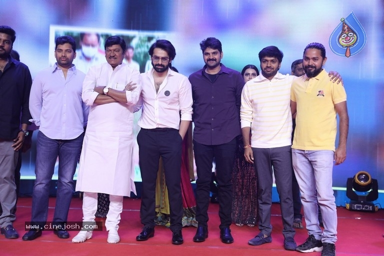 gaali sampath movie,anil ravipudi,sree vishnu gaali sampath,sree vishnu,rajendra prasad,ram at gaali sampath pre release event,ram photos  ఫ‌న్ అండ్ ఎమోష‌న‌ల్ జ‌ర్నీ గాలి సంపత్ 