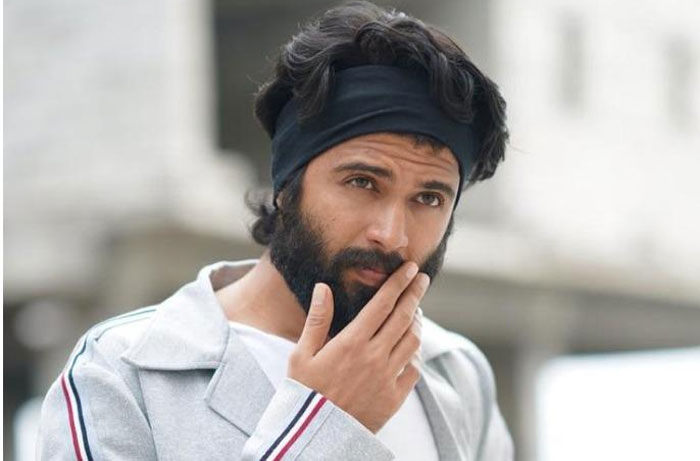 vijay devarakonda,gally boy,remake,bollywood  ‘గల్లీబాయ్’ రీమేక్‌కు హీరో ఫిక్సయినట్టేనా?