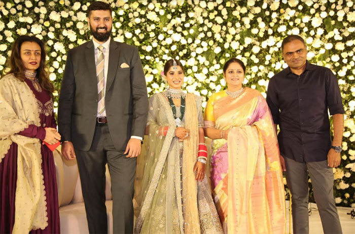 vamsi paipally,mahesh babu,namratha,relation,jayasudha,son,marriage reception  మహేష్, వంశీ రిలేషన్ బాగానే ఉంది!