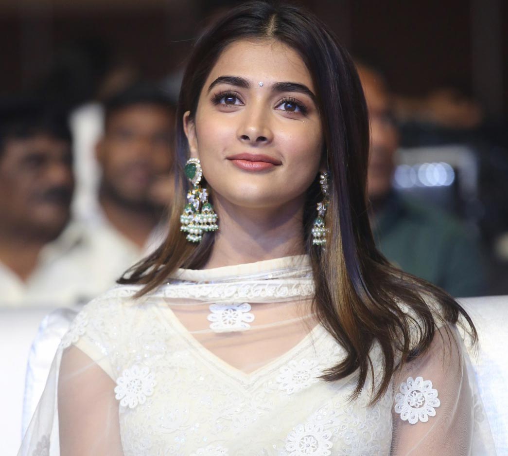 pooja hegde,bhagat singh heroine,harish shankar,most eligible bachelor event  పూజ హెగ్డే ఫోన్ కాల్ కోసం వెయిటింగ్ 