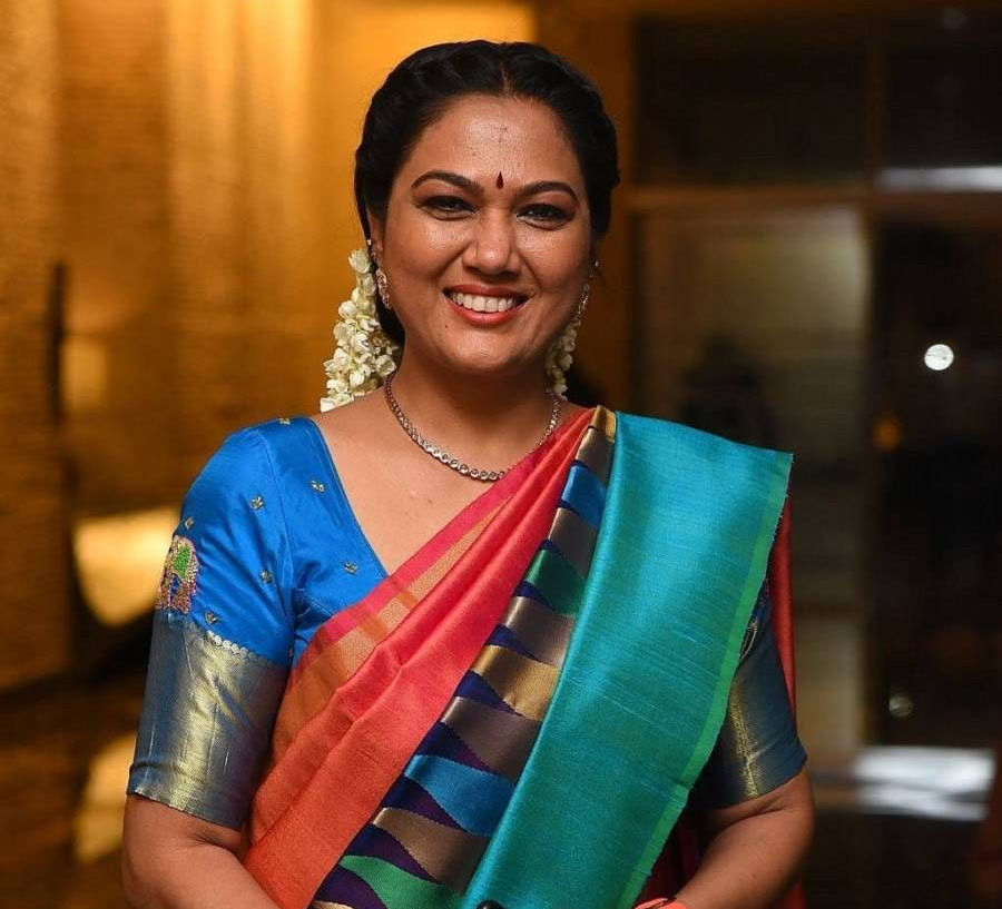 hema,actress hema,sensational comments,maa president naresh  మా అధ్యక్షుడు నరేష్ పై హేమ హాట్ కామెంట్స్ 