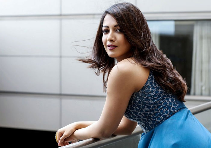 catherine tresa,raviteja,theri remake,heroine,santosh srinivas,mythri movie makers  ‘థేరి’ రీమేక్‌లో ఈ భామ కన్ఫర్మ్ అయినట్లేనా?