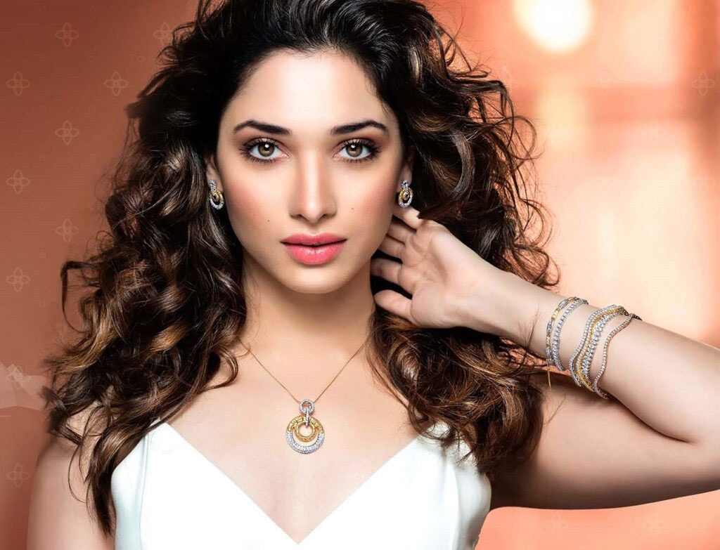 tamannah,tamannah news,tamannah photos,tamanna,netizens,tamanna fires  విమర్శకులపై విరుచుకుపడిన హీరోయిన్