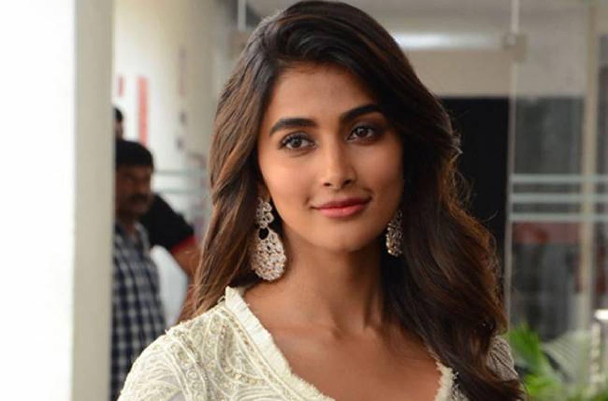 pooja hegde,raviteja,heroine,raviteja movie  పూజాకి ఆ హీరోతో చేయడానికి ఏం ప్రాబ్లమ్?