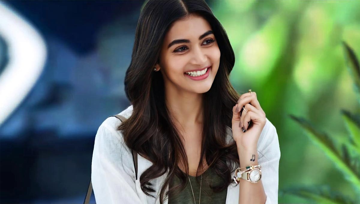 pooja hegde,heroine,praises,voice,aravinda sametha,dubbing  పూజా హెగ్డే వాయిస్‌ని మెచ్చిన నటి ఎవరు?