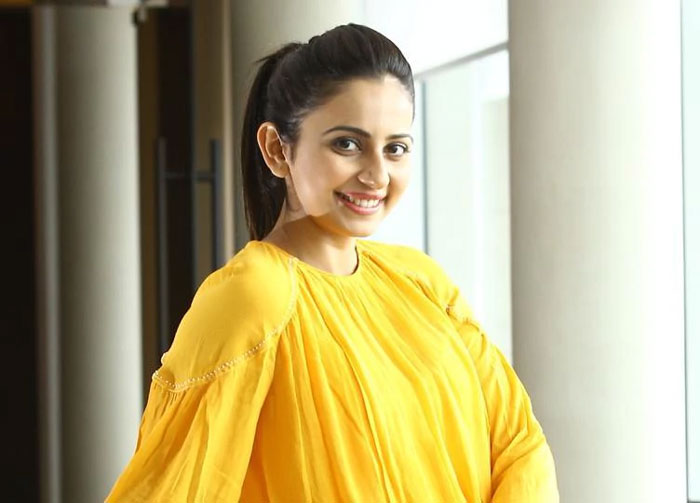 rakul preet singh,photoshoots,glamour show  ఏవండోయ్ రకుల్ చెప్పేది విన్నారా..! 