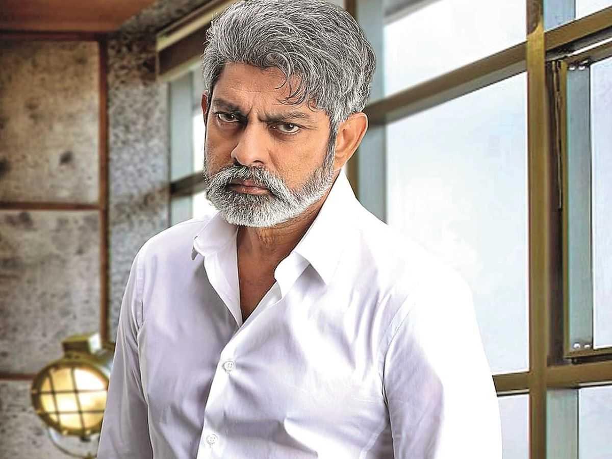 jagapathi babu,interview  అందరిని పొగడలేక మానేసాను: జగపతి బాబు