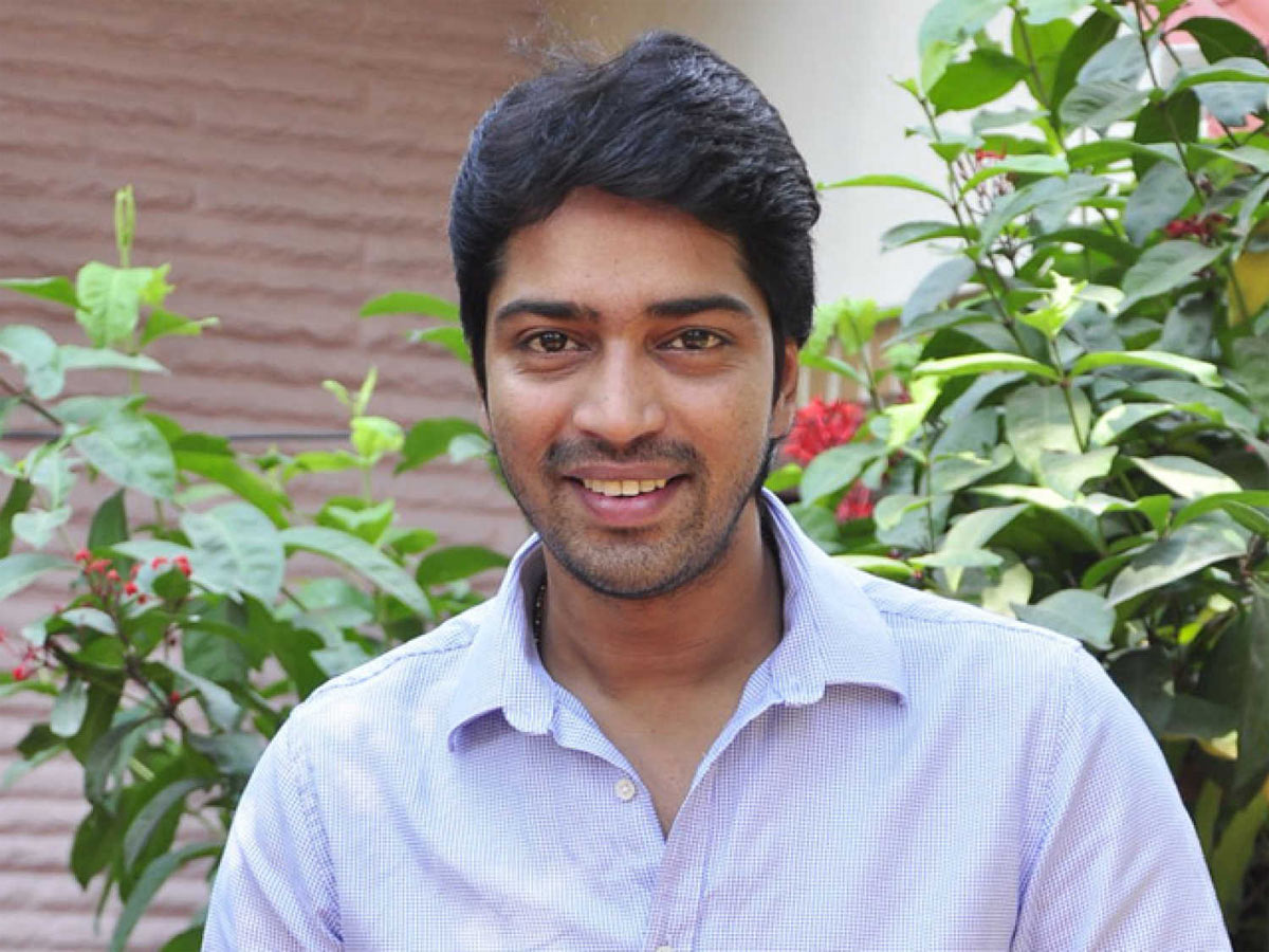 allari naresh,evv,bangaru bullodu movie,comedy,aryan rajesh,hero,villain,disaster  హీరోగా కష్టమే..