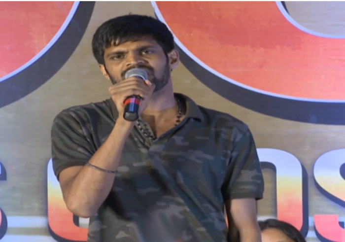 jabardasth mahesh,rangasthalam,ram charan,sukumar  రంగస్థలం హిట్టుతో మహేష్ హ్యాపీ..!