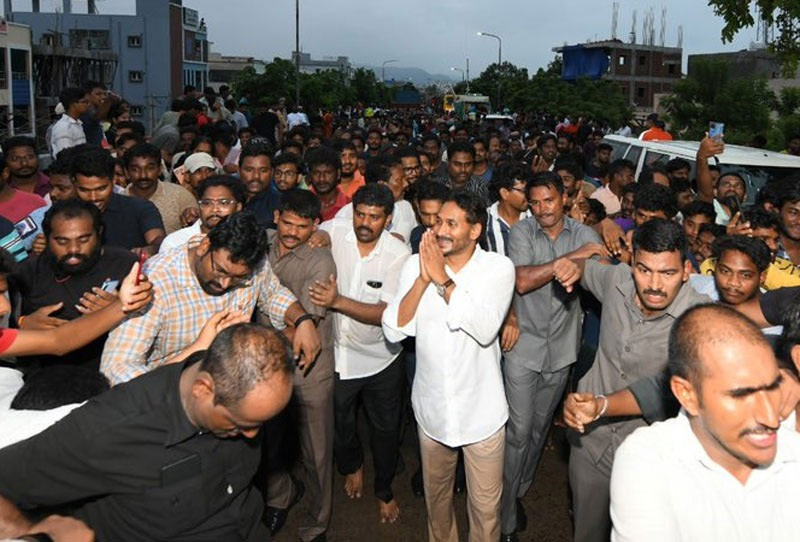 ys jagan,chandrababu  బాబు వలన జగన్ ఇరుక్కున్నాడు