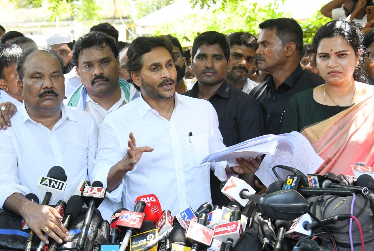 jagan  జగన్ ఒంటరి వాడయ్యాడా? చేసారా?