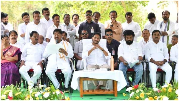 ysrcp list  అభ్యర్థుల్లో జగన్ మార్క్ మార్పులు 