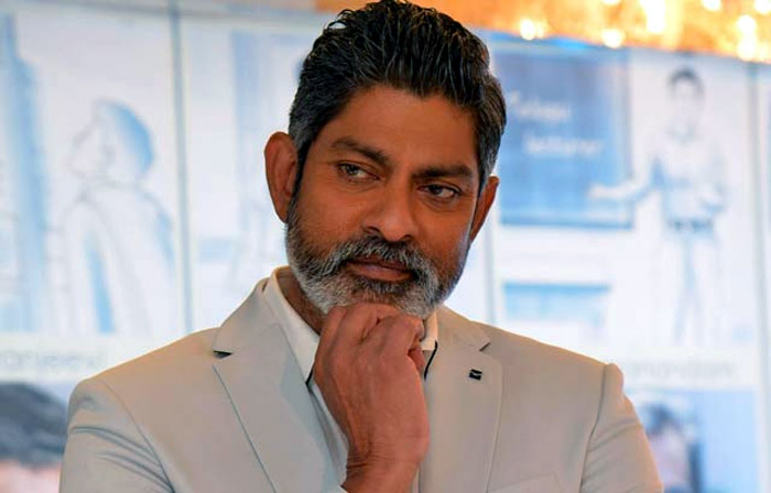 prabhas,ntr,genuine,jagapathi babu  ఎన్టీఆర్, ప్రభాస్‌లను డిస్టర్బ్ చేయను: జగ్గూభాయ్