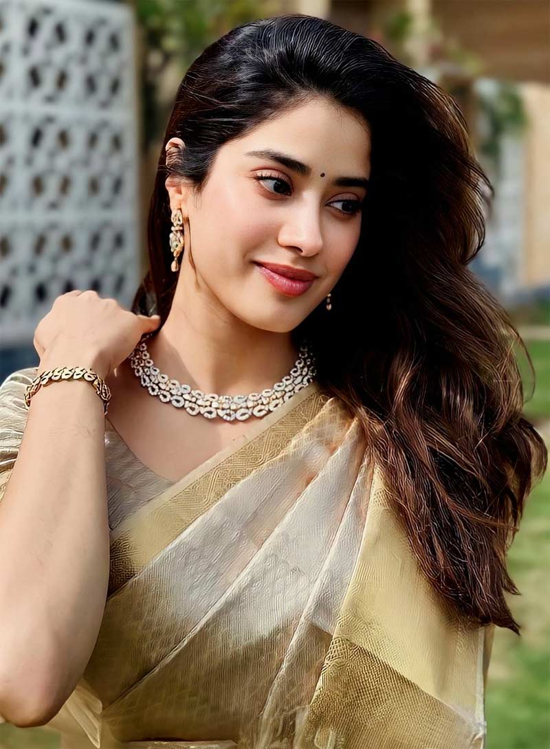 devara,janhvi kapoor  వావ్  జాన్వీ.. దేవర గురించి ఏం చెప్పావ్..