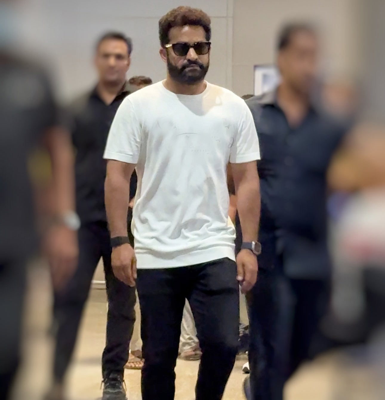 jr ntr  హైదరాబాద్ లో దిగిన ఎన్టీఆర్ 