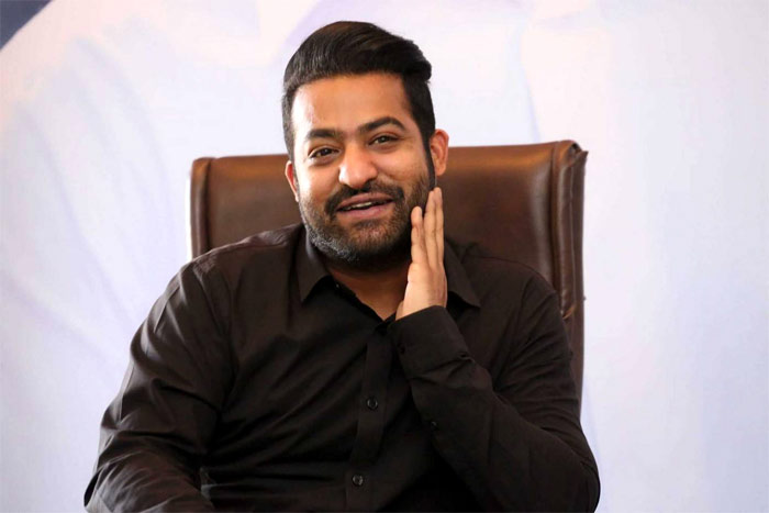 jr ntr,jai lava kusa,bigg boss show,star maa channel  తన పాత్రల పై తానే సెటైర్లు..!