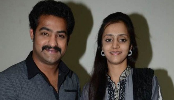 jr ntr,wife,lakshmi pranathi,photo shoot,abhay ram  నా భార్యకు కూడా నేను చిక్కను: ఎన్టీఆర్!