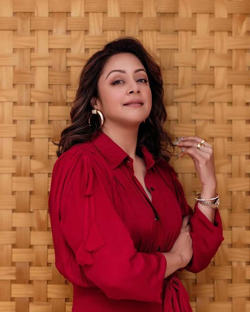 jyothika  ఇంటి బయటే స్టార్ డమ్ వదిలేస్తాం-జ్యోతిక 