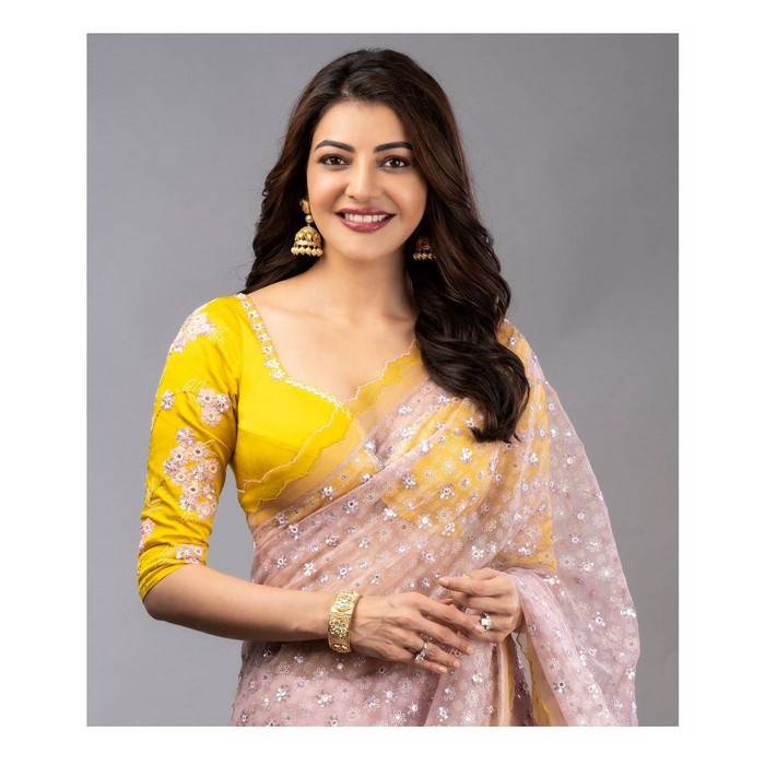 kajal agarwal,kajal agarwal stills,kajal agarwal saree look,kajal agarwal new glamour still  కాజల్ అగర్వాల్ సారీ లుక్