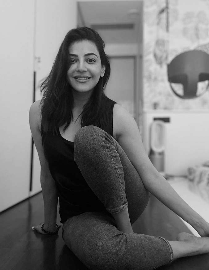 kajal aggarwal  కాజల్ అగర్వాల్ బ్లాక్ అండ్ వైట్ సిత్రం 