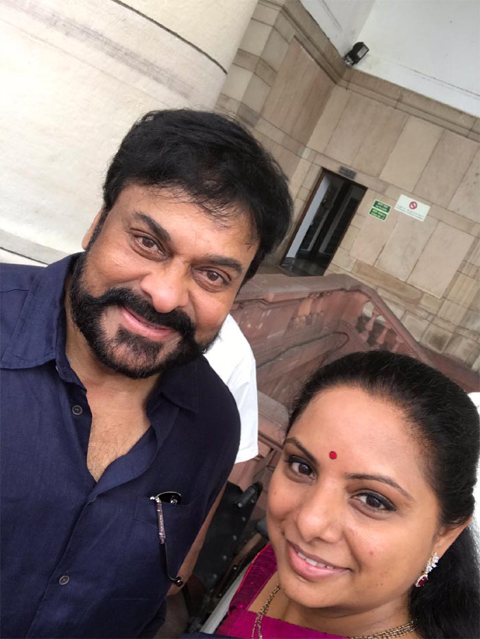 kalvakuntla kavitha,chiranjeevi,fan moment,kavitha selfie with chiru  ది మెగా కల్వకుంట్ల సెల్ఫీ..! 