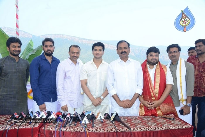 nikhiil,chandu mondeti,karthikeya 2,movie,pooja,event,tirumala tirupati  తిరుమ‌ల తిరుప‌తిలో మొదలైన ‘కార్తికేయ‌2’