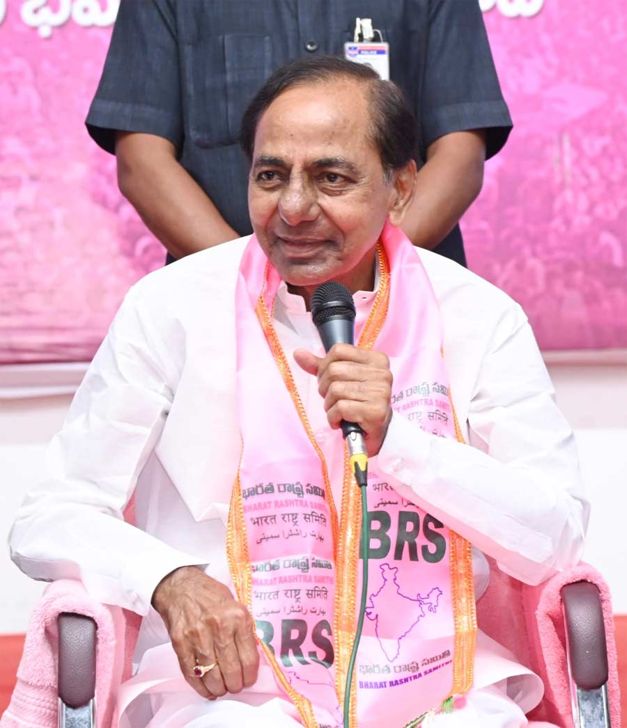 KCR To Hold Key Meet In Telangana Bhavana ఎన్నాళ్లకెన్నాళ్లకెన్నాళ్లకు..!