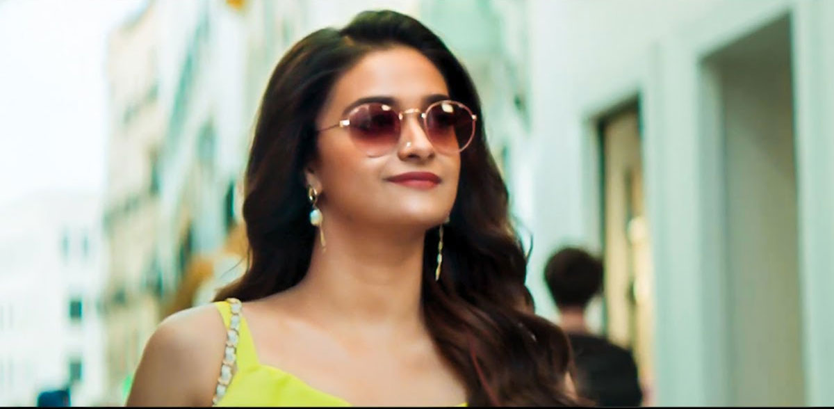 keerthi suresh,miss india,promotions,media,samantha,interview  కీర్తి సురేష్ ఎవరితో కమిట్ అయ్యిందంటే? 