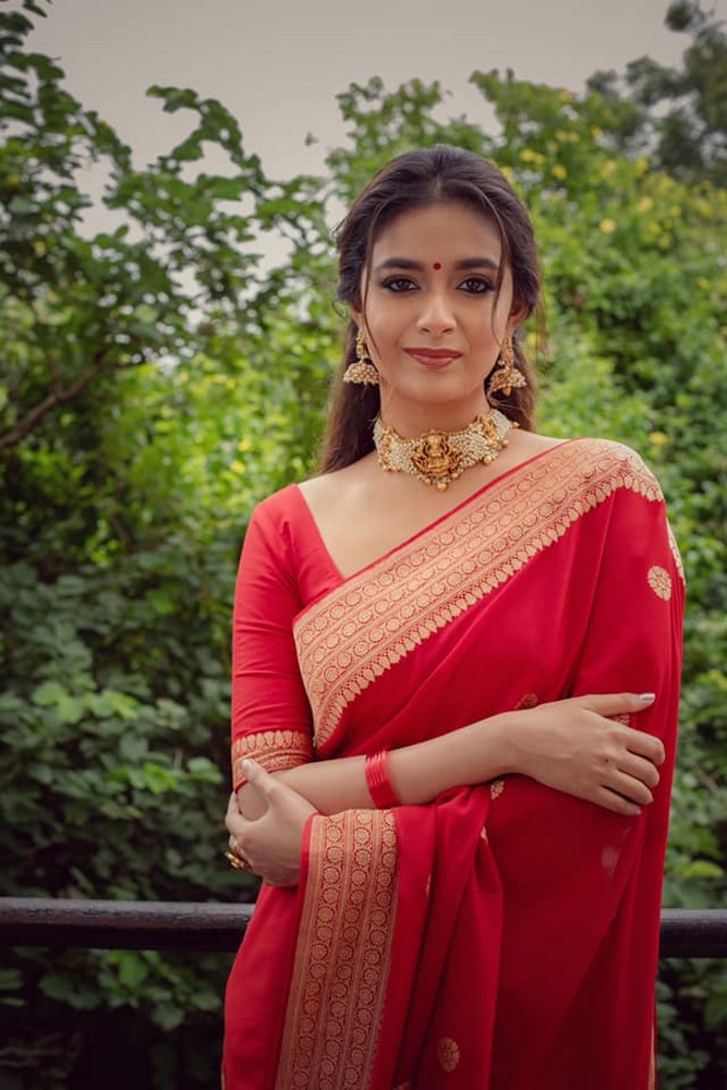 keerthy suresh,keerthy suresh traditional photoshoot,keerthy suresh red saree look  కీర్తి సురేష్ రెడ్ సారీ లుక్ 