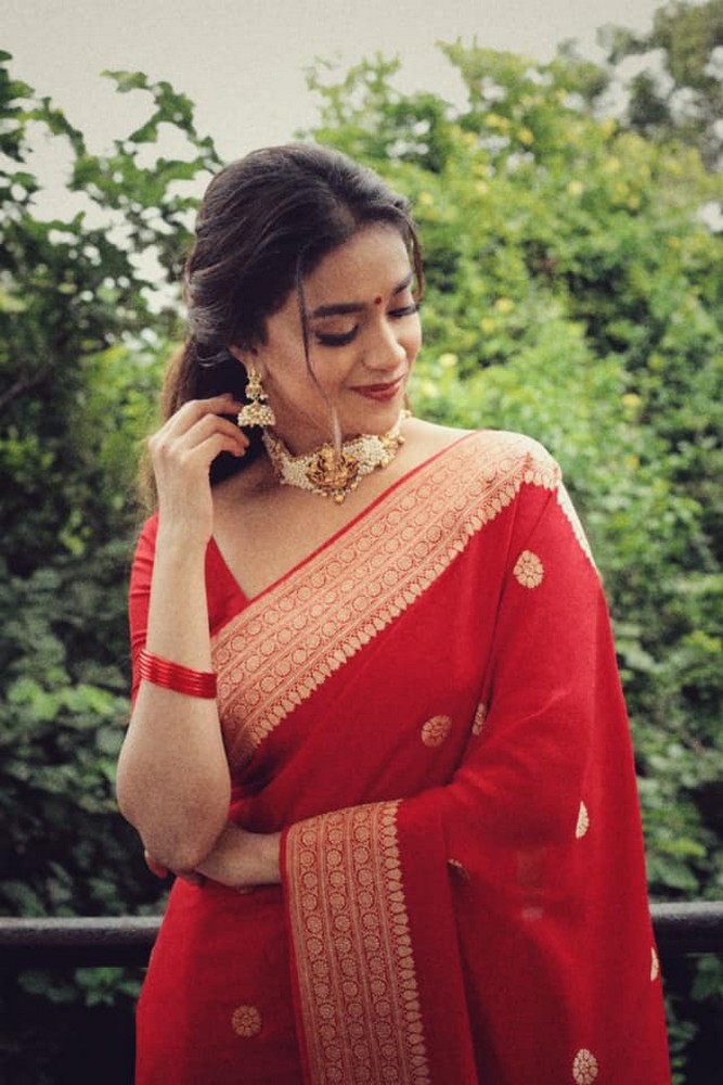 keerthy suresh,keerthy suresh traditional photoshoot,keerthy suresh red saree look