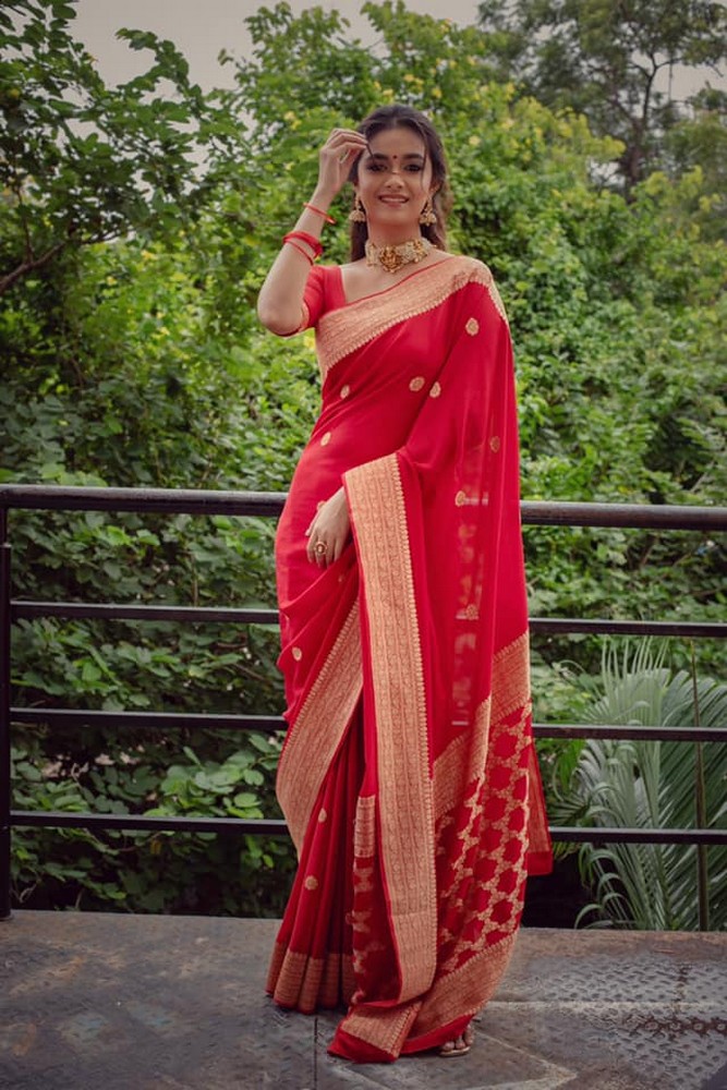 keerthy suresh,keerthy suresh traditional photoshoot,keerthy suresh red saree look