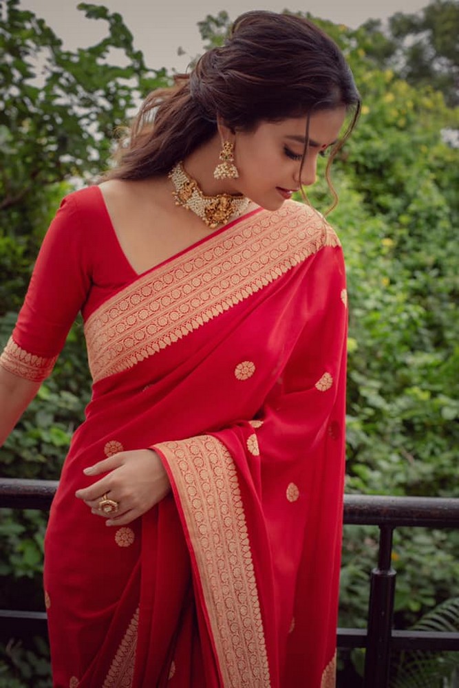 keerthy suresh,keerthy suresh traditional photoshoot,keerthy suresh red saree look