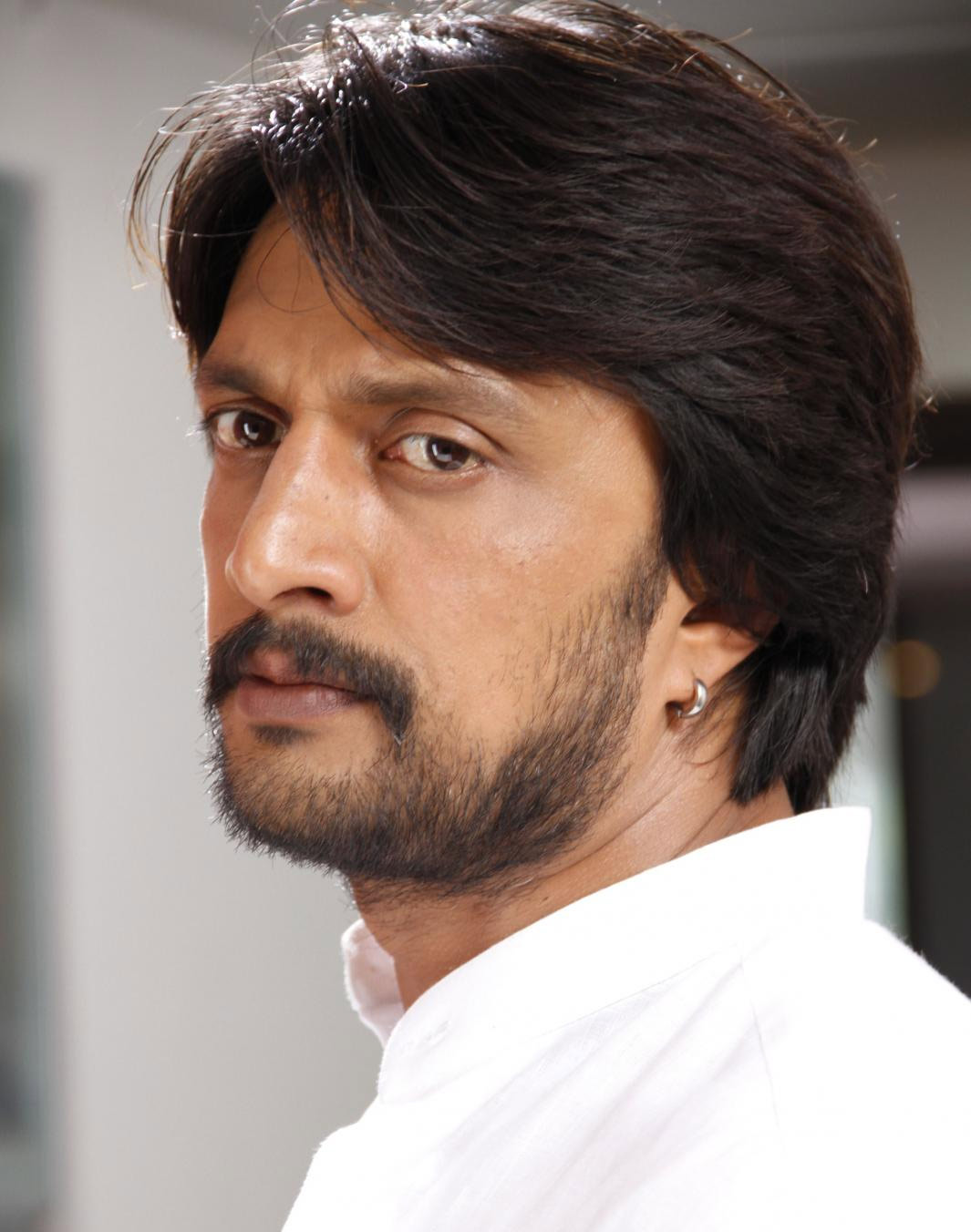 kiccha sudeep,bollywood,hindi,national language  మొన్న మహేష్ నేడు సుదీప్ 