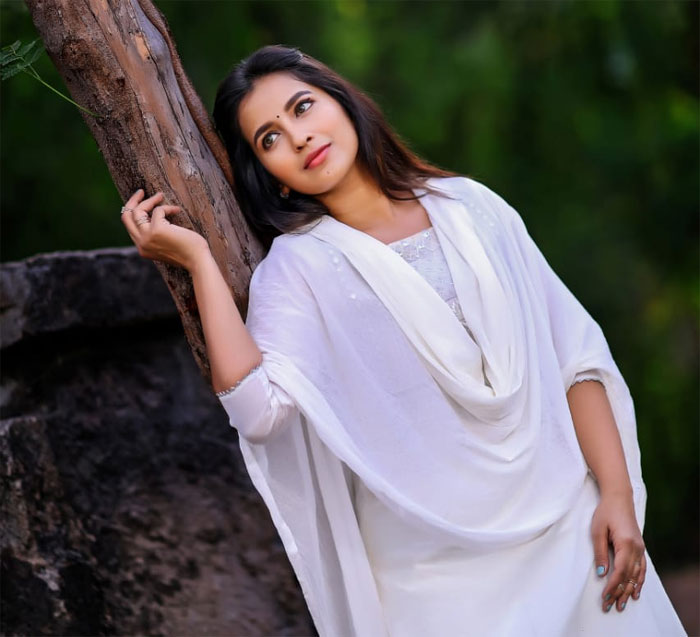 komali prasad,kohinoor,heroine,komali prasad photoshoot  కొత్త కోహినూర్‌లా కోమ‌లి ప్ర‌సాద్‌!