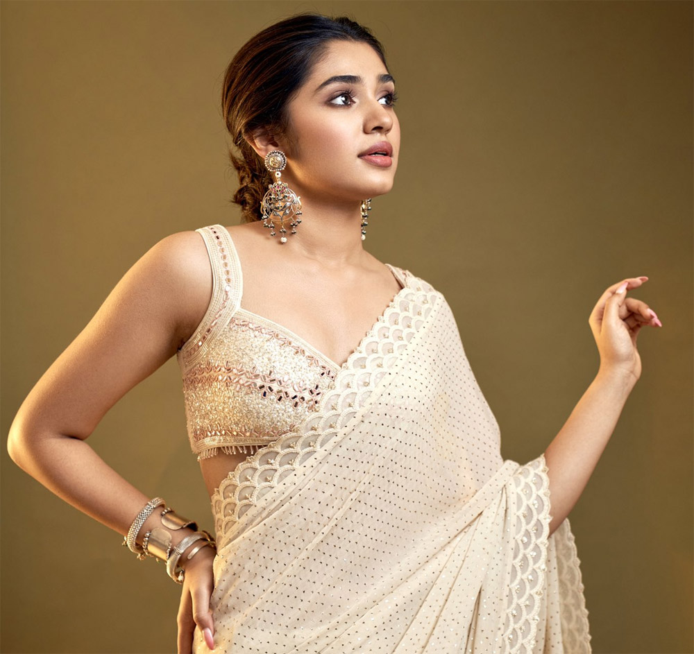 krithi shetty,uppena beauty,krithi shetty saree look  సారీ లో కృతి శెట్టి గ్లామర్ లుక్ 