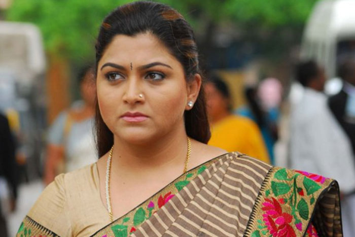 kushboo,car,attack,eggs,tomatoes,court  ఖుష్బూపై కోడి గుడ్లతో దాడి..!