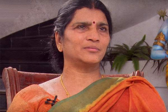 lakshmi parvathi,ysrcp,pawan kalyan,ys jagan,chandrababu naidu,bjp  దెయ్యాలు వేదాలు వల్లించడం అంటే ఇదే!