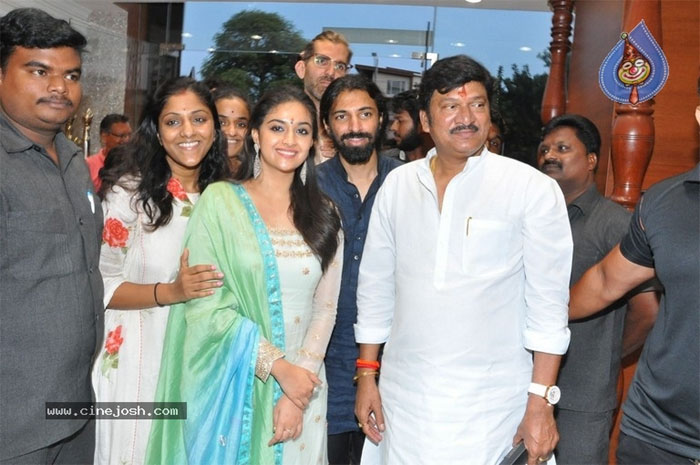 mahanati,keerthi suresh,rajendra prasad,vizag,success meet  'మహానటి' విజయభేరి మోగించారు!